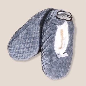 🆕 Fuzzy Grey Slippers